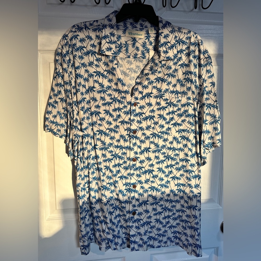 Carribean NWT Blue and White Palm Tree Shirt